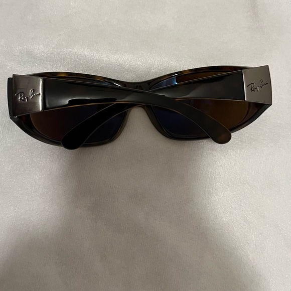 Ray Ban Polarized Sunglasses - Picture 4 of 5